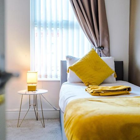 Villa Finchley House Lovely House In Anfield, 2 Minutes Walk From The Stadium, Parking And Wifi à Liverpool Extérieur photo